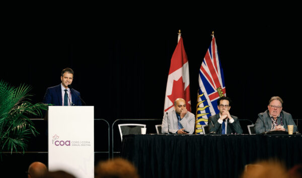 Dr. Parth Lodhia (seated far left) with speakers at the ‘Innovation and Future Direction of Orthopaedics in Canada and Beyond’ symposium held during the 2025 Annual Meeting.